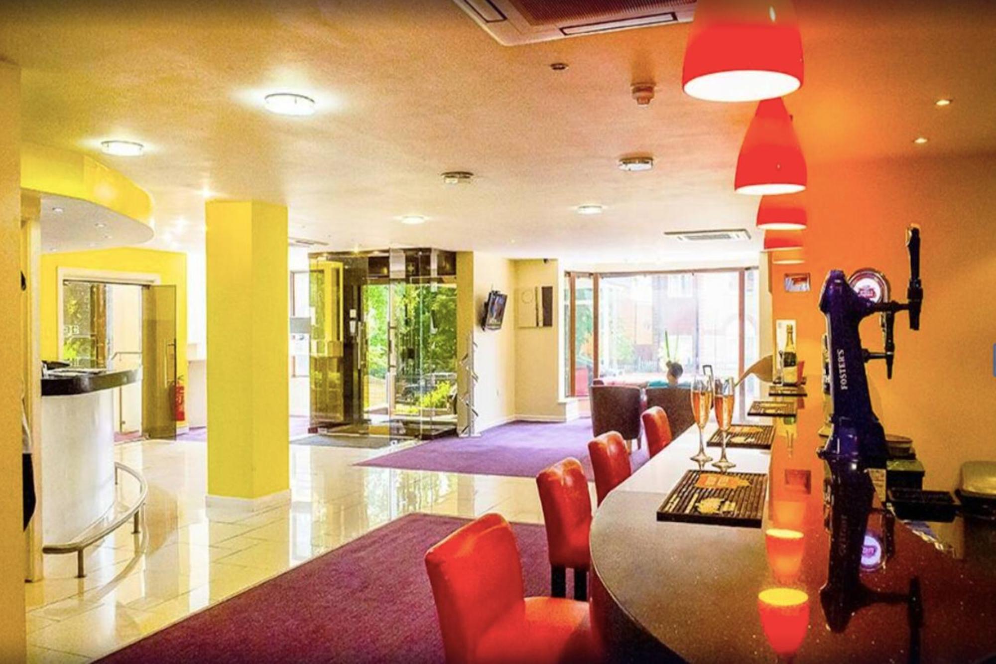The Luton Hotel Εξωτερικό φωτογραφία